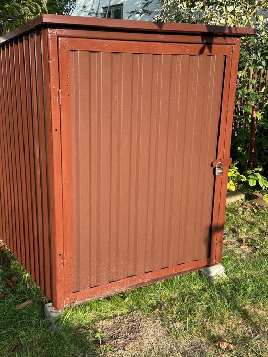 Garaż blaszany mały na narzedzia, wózek inwalidzki