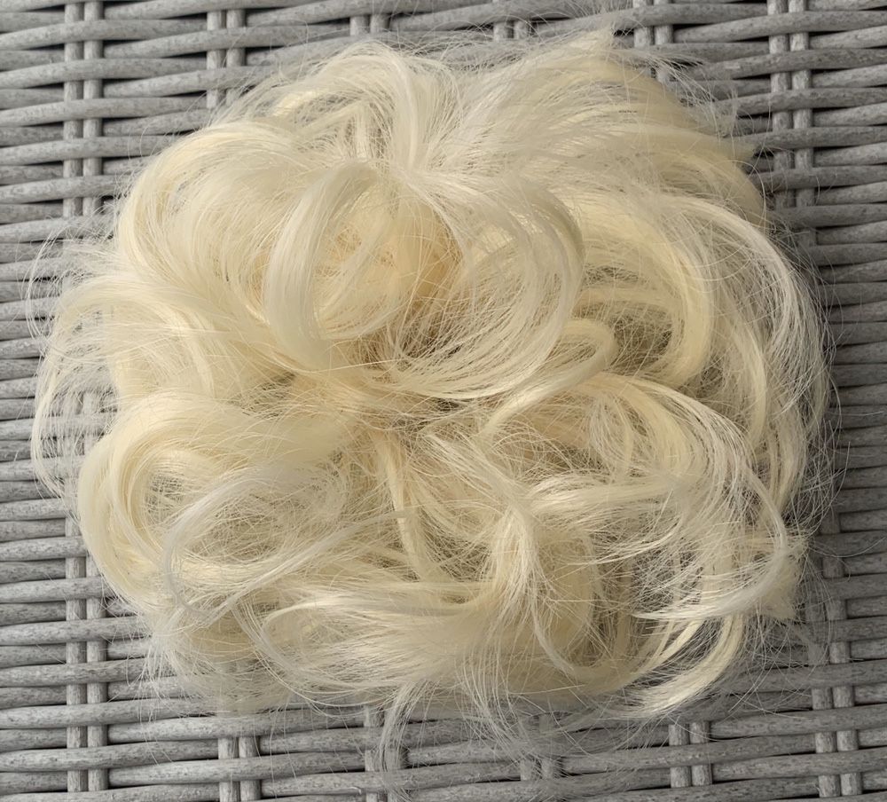 Włosy doczepiane, delikatny blond, kok, koczek na gumce ( 270 )