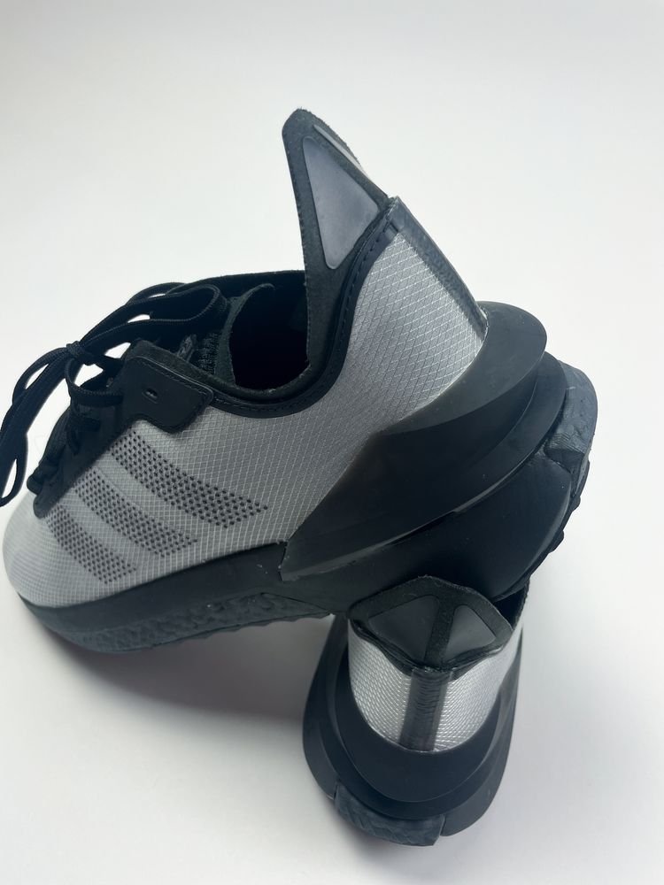 Оригінал! Чоловічі Кросівки Adidas Avrin (42,5/27 см) Нові!