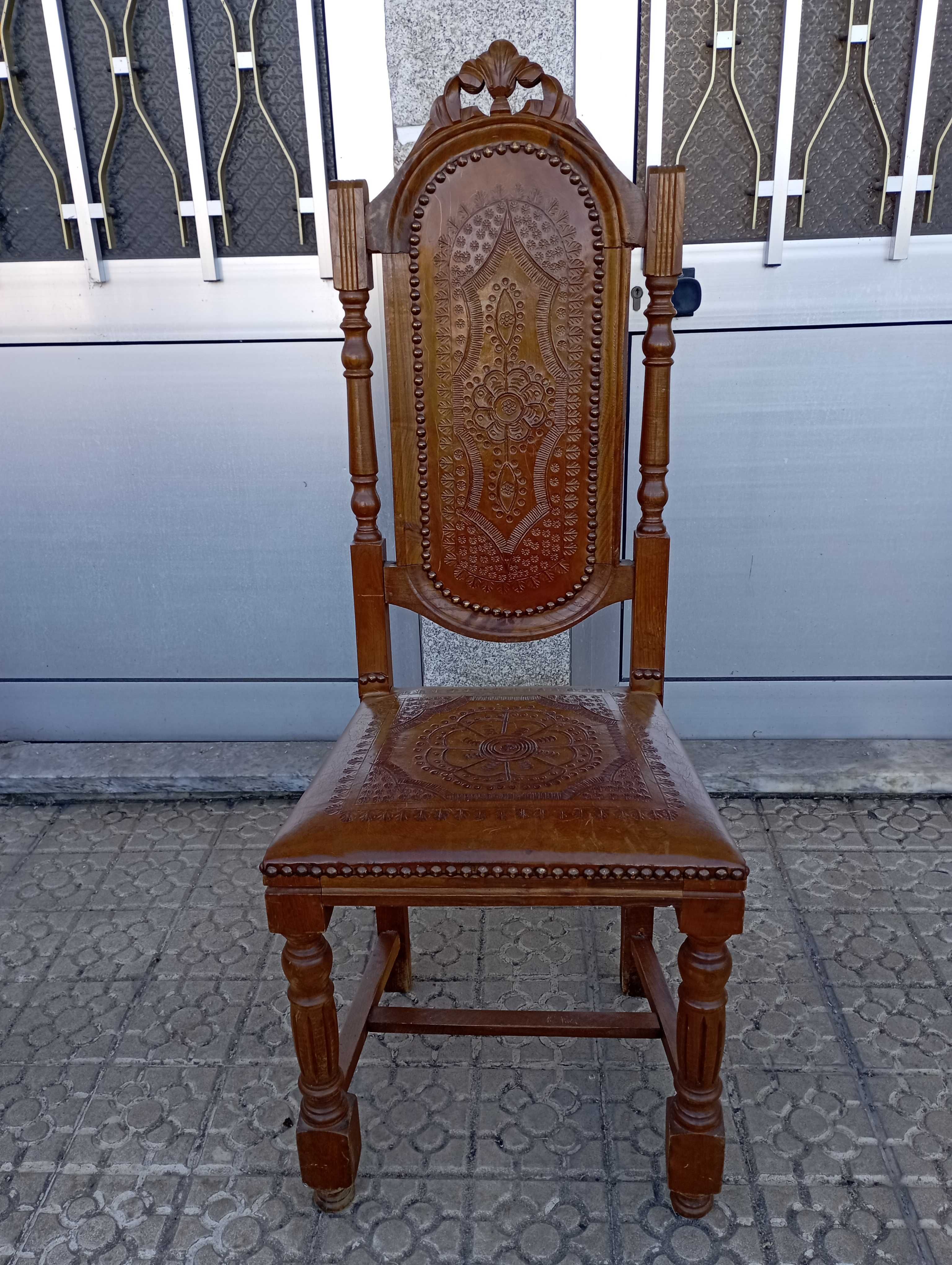 Mobília antiga de sala