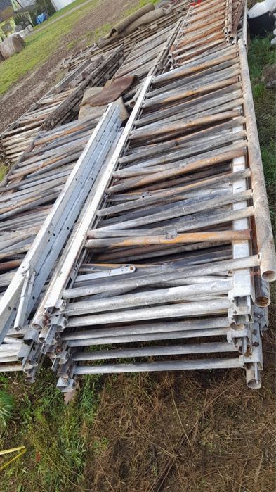 wygrodzenia bramki samozatrzaskowe dla BYDŁA