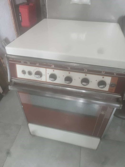газовая плита , духовка