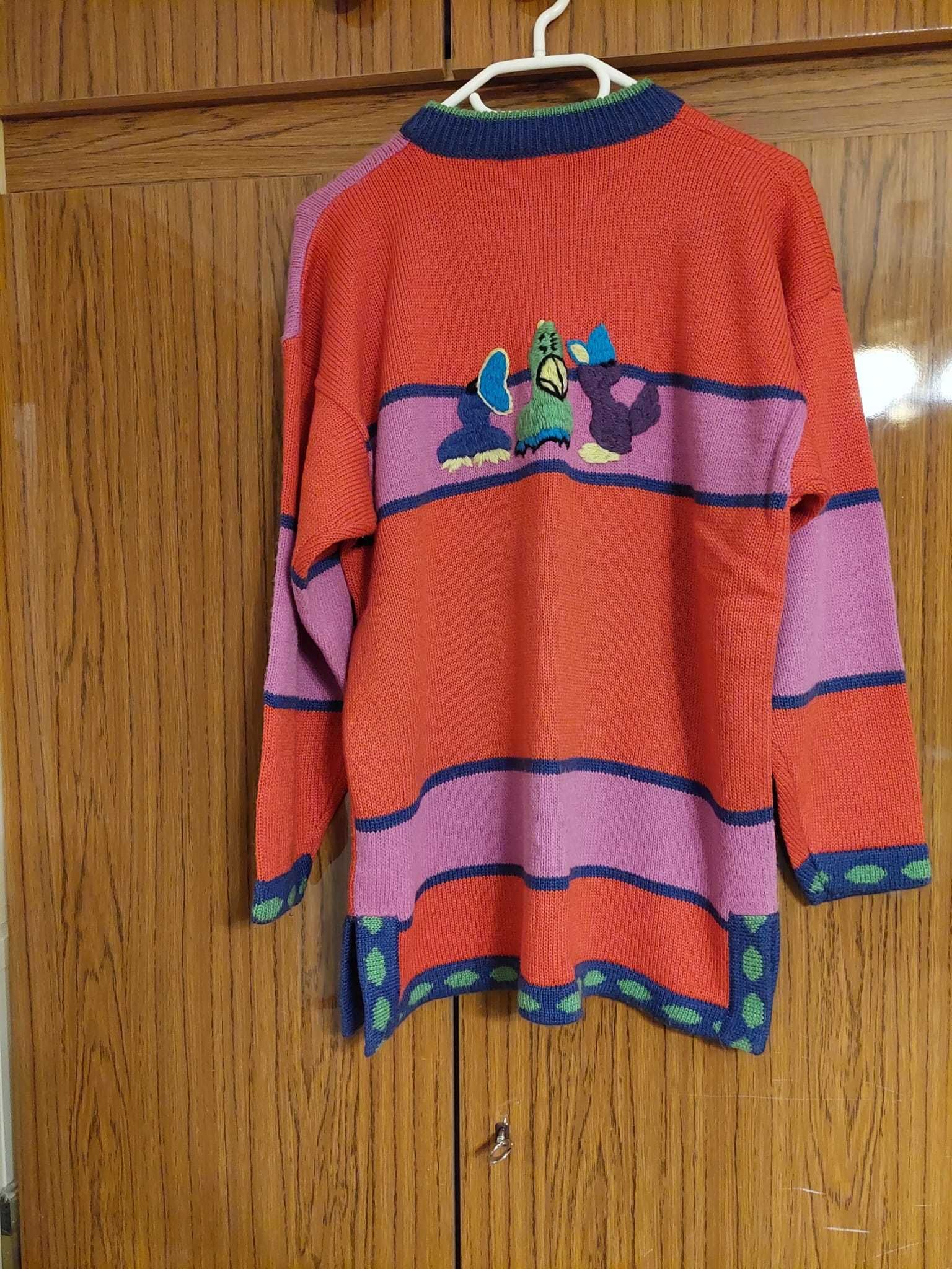 Bardzo fajny sweterek, bardzo oryginalny.