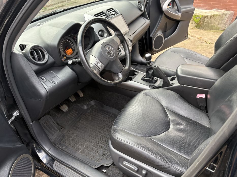 Totota RAV4 177 KM stan BDB