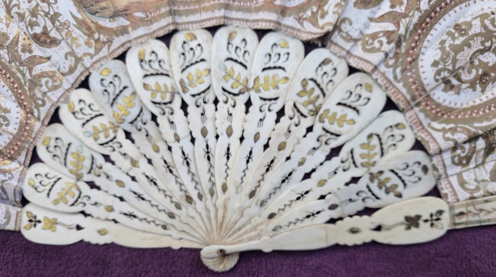 Leque antigo anos 40 estampa com damas antigas cenas populares