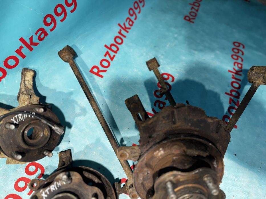 Поворотний квлак Nissan x trail t30 цапфа ступиця Х трейл т30