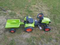 Traktor z przyczepką