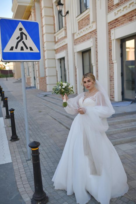 Весільна сукня,неймовірно круто сідає