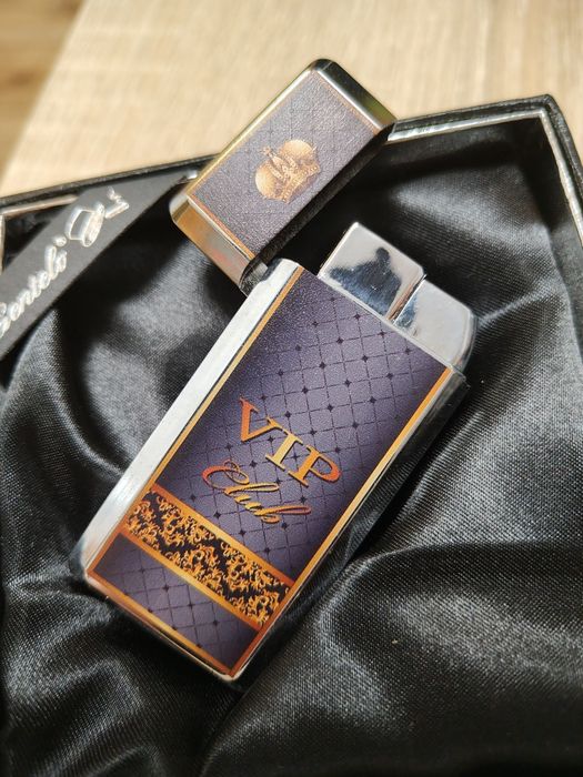 Elegancka zapalniczka gazowa z napisem VIP, na prezent, wzór 1