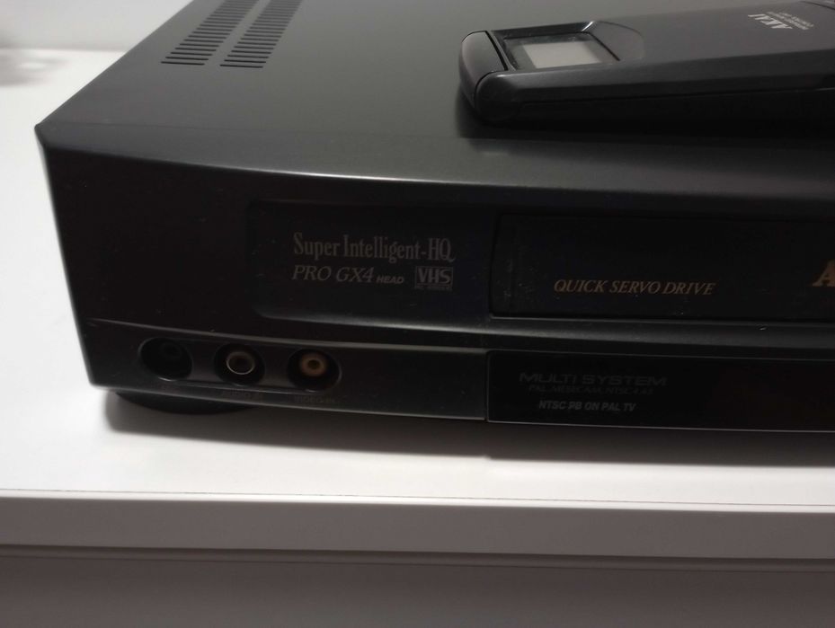 AKAI magnetowid VHS G511 (sprawny) + gratis 10 kaset Akai