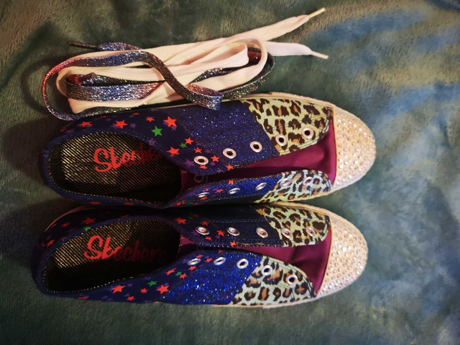 Ténis Sketchers novas