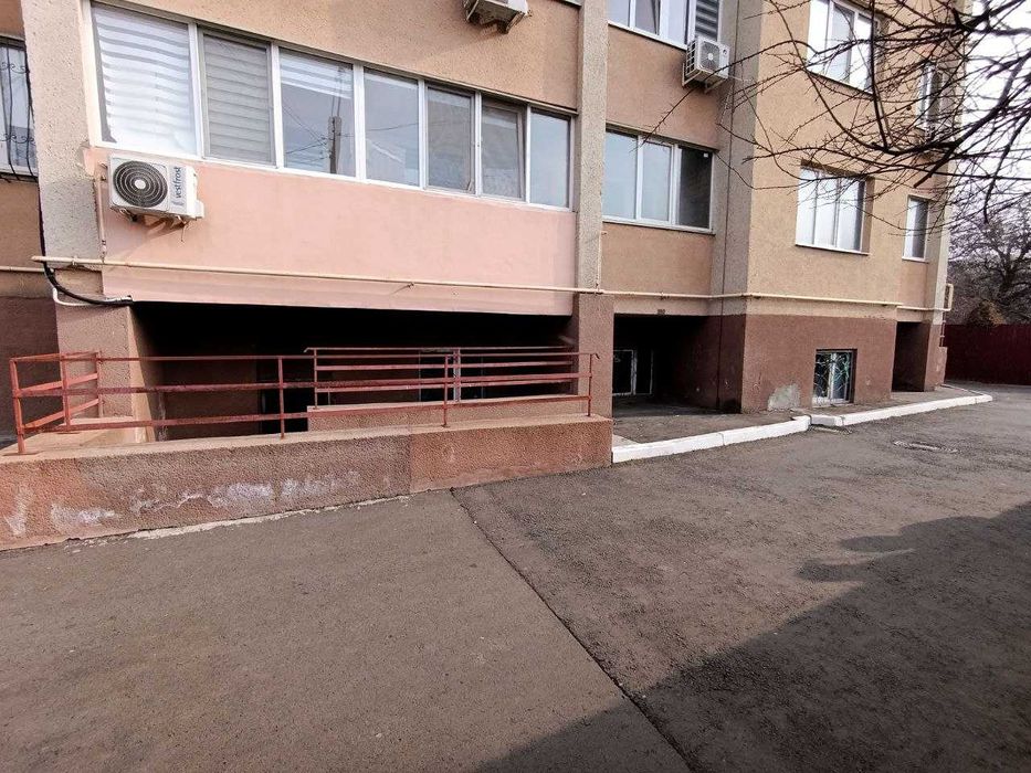 Приміщення. Офіс. Комерційне приміщення