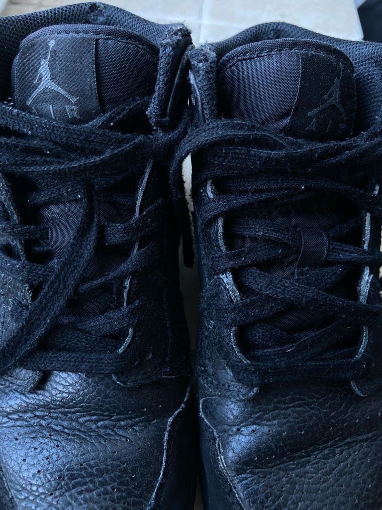 Nike Jordan 1 Mid czarne r. 38