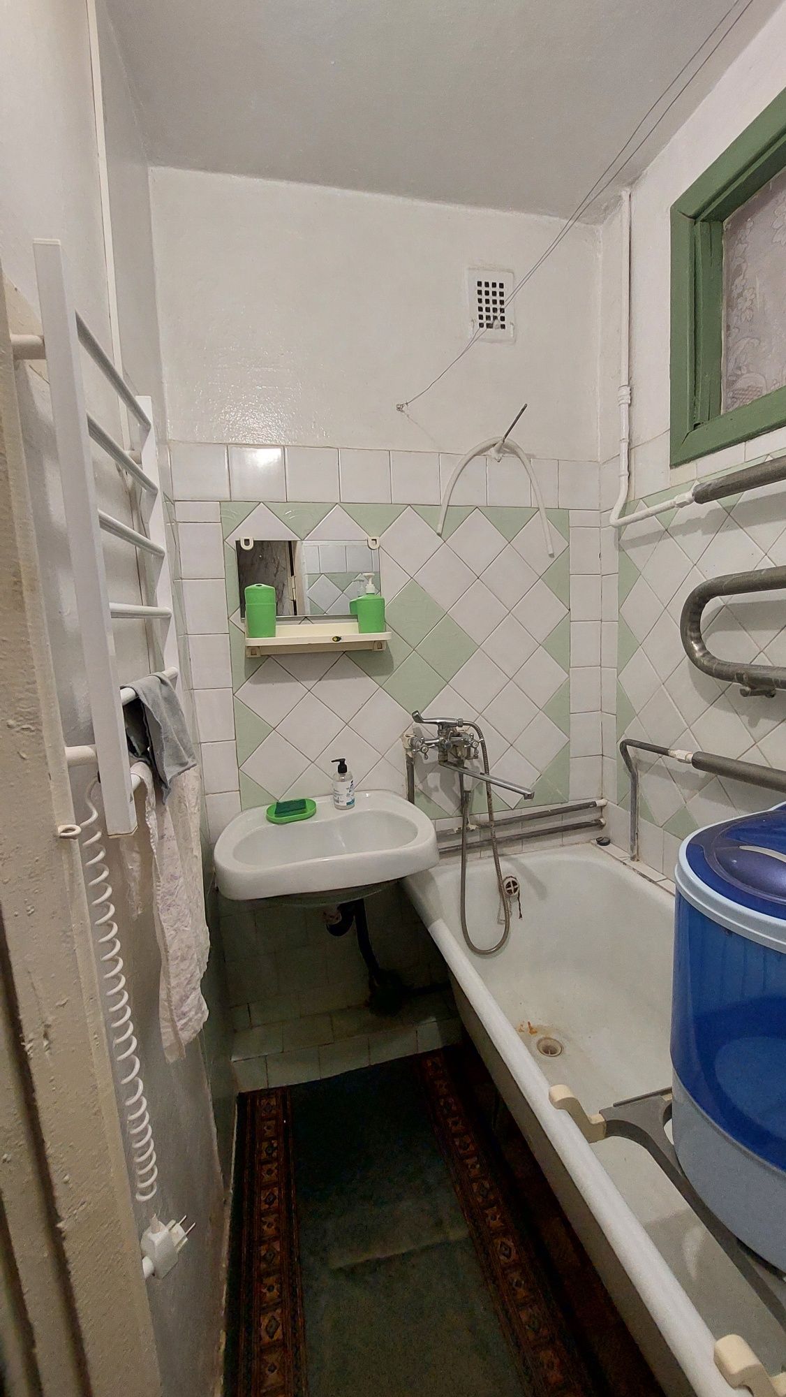 Продам 3-кімнатну квартиру. Вул.Грецька,1.