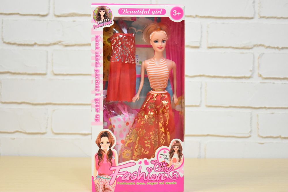 Кукла с набором платьев, высота куклы: 30 см