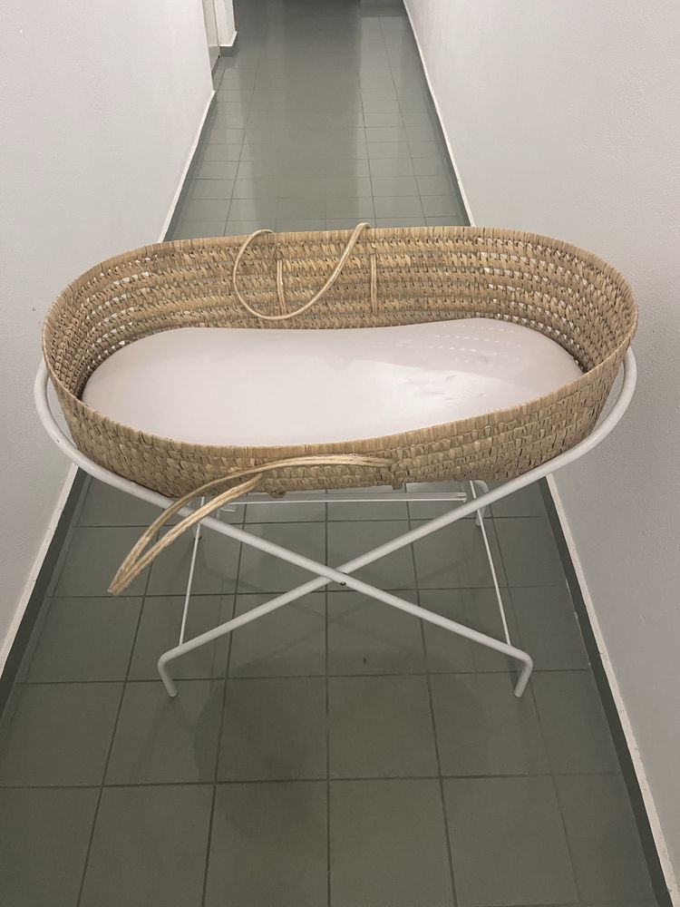 Berço em verga com suporte