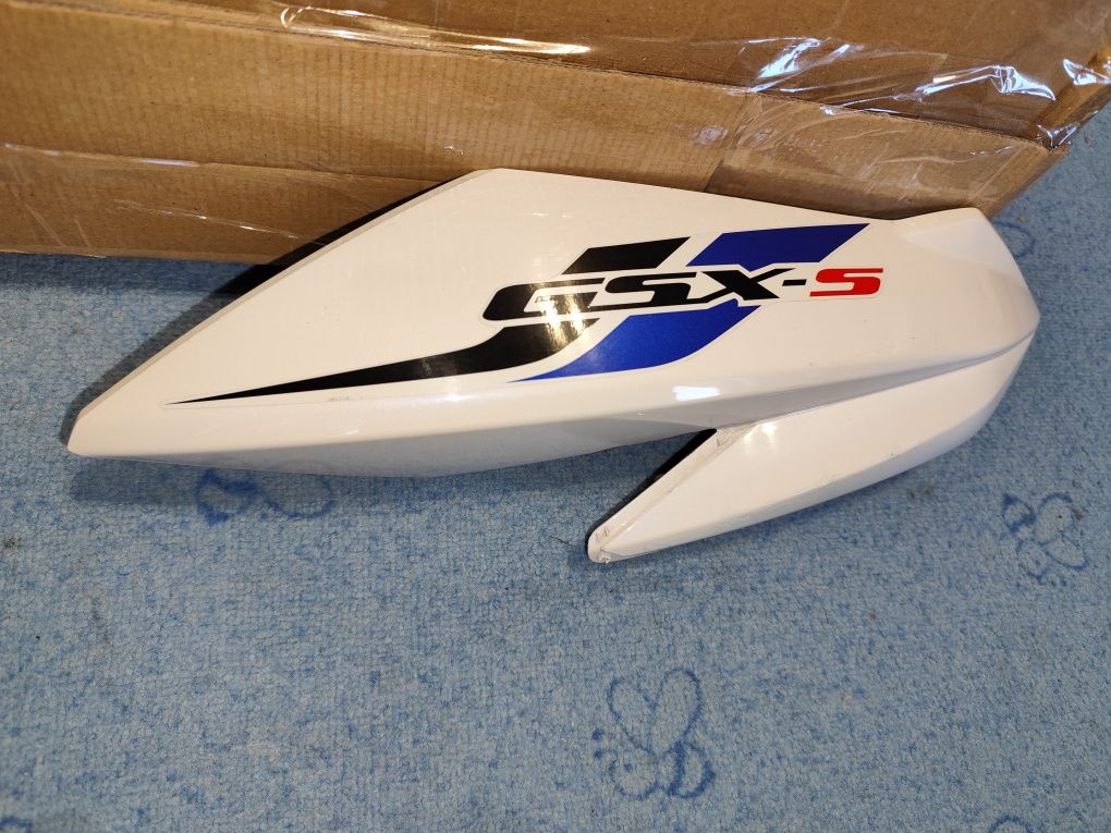 Osłona boczna bok owiewka Suzuki GSX-S 750 17+