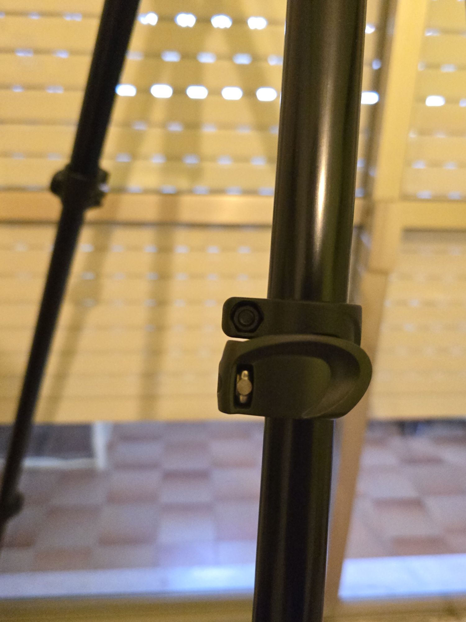 Tripé Manfrotto MT294A3 + cabeça