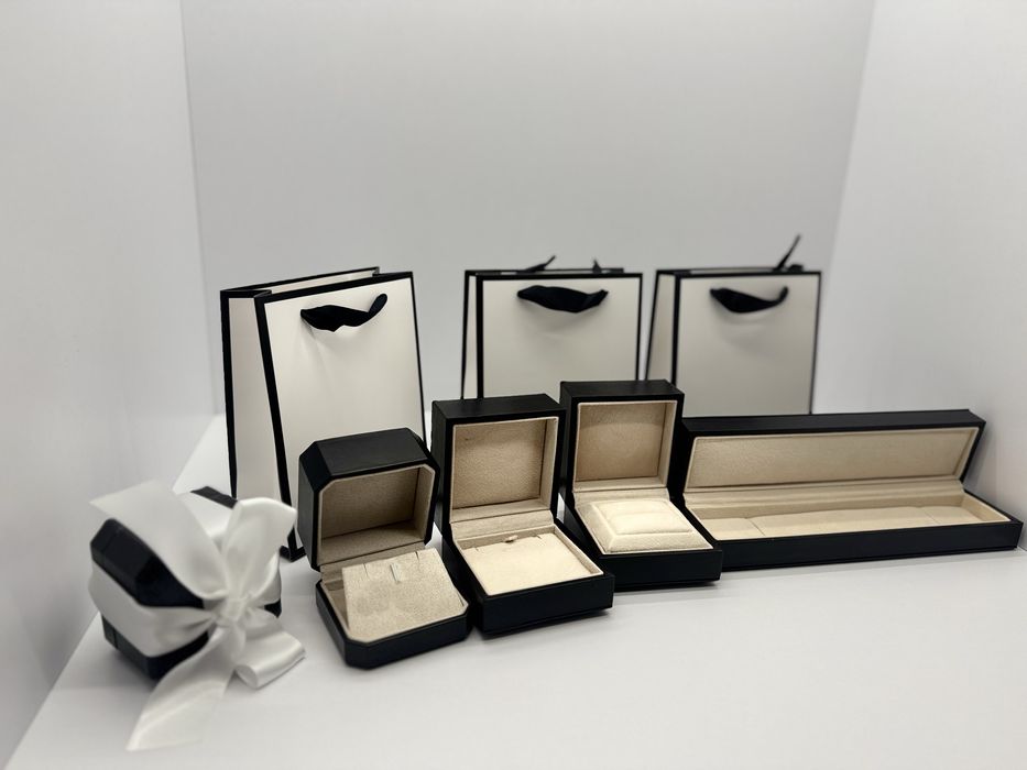 Кожанные коробочки для кольца,сережек,подвеса No name.