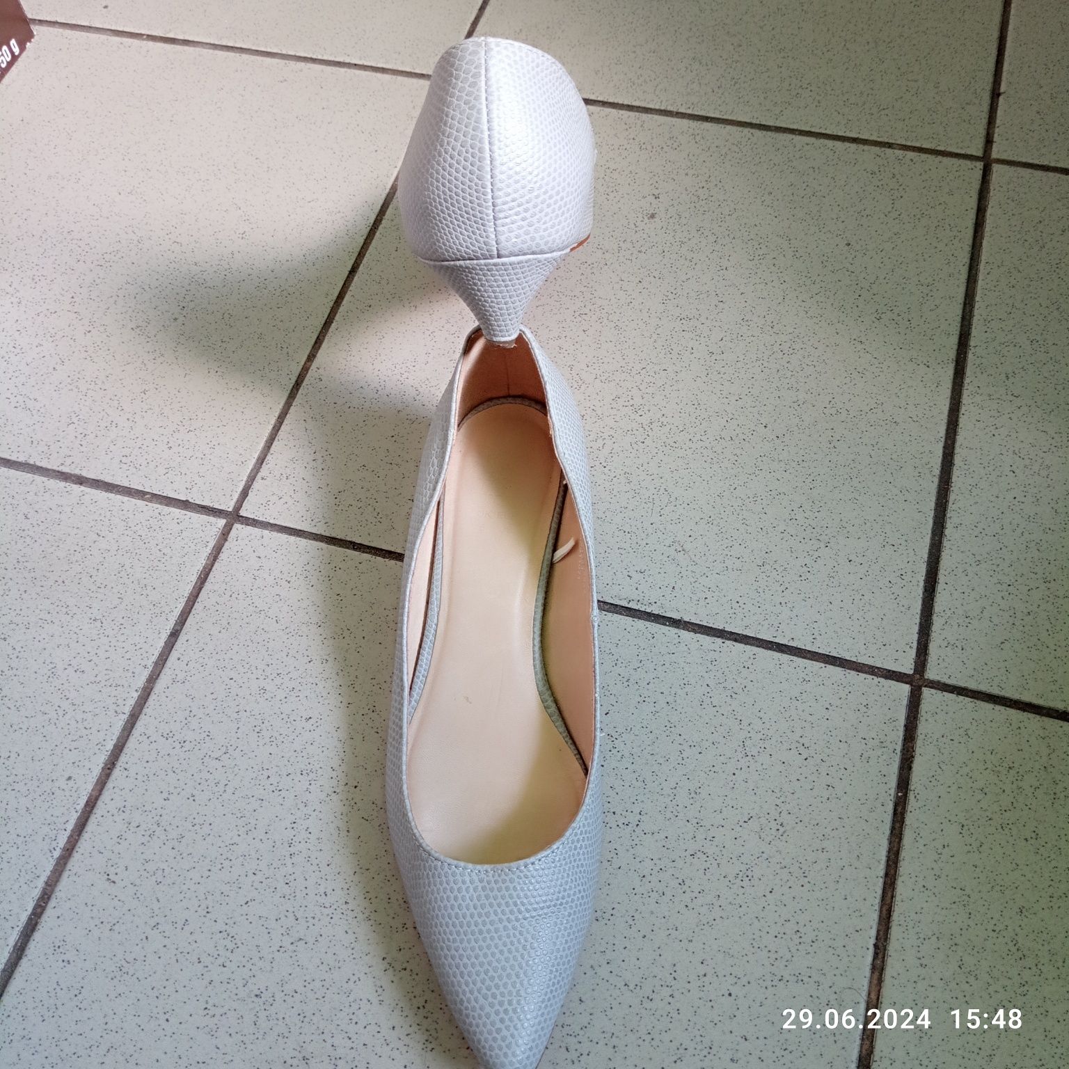 Eleganckie, szare baleriny na koturnie z szpiczastym noskiem. Rozmiar