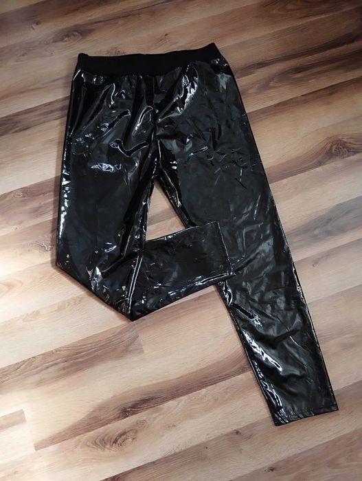czarne lateksowe legginsy L spodnie skóra lakierowana skinny wysoki st