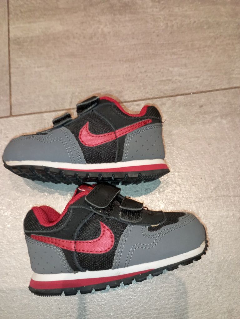 Adidasy Nike dla dziecka na rozmiar 19.5