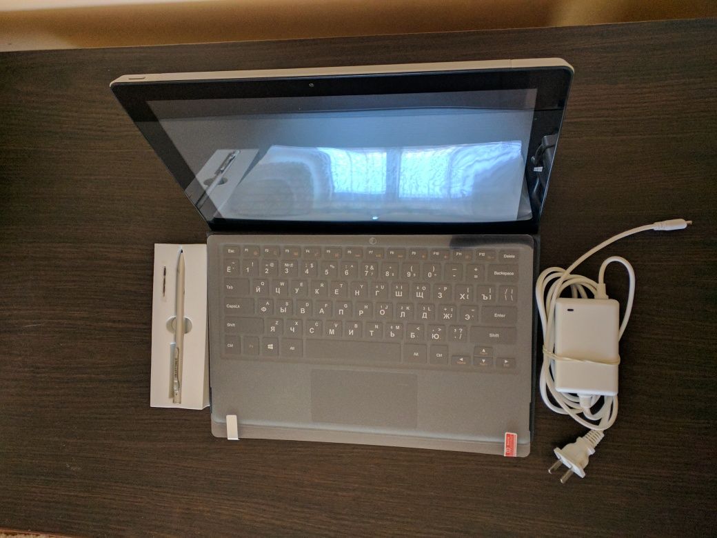 Ultrapad Teclast x5 pro. IPS, Core M3-7Y30, 8GB/256GB