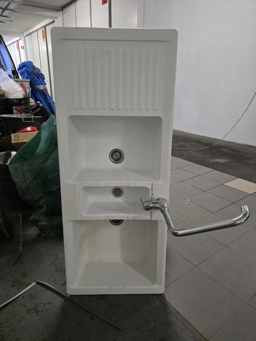 Banca de cozinha com torneira