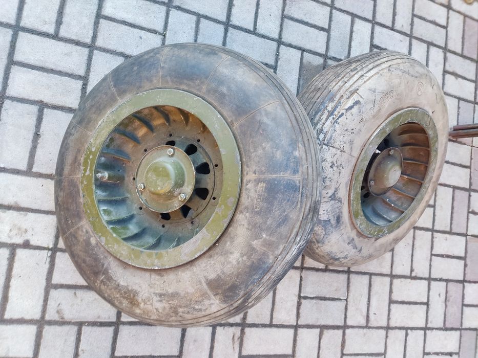 Колеса катки в зборі авіаційні 700*250а
