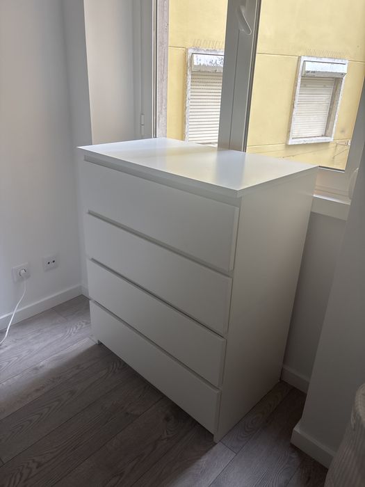 Cómoda malm 4 gavetas