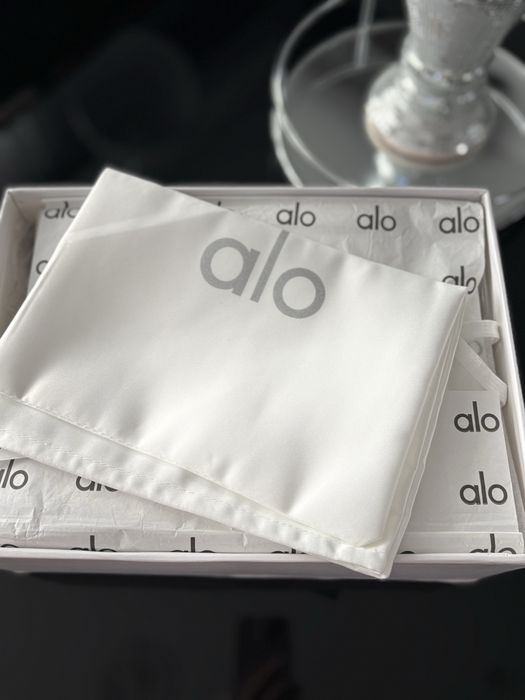 Alo Yoga sneakersy biale buty roz.38/39 miu