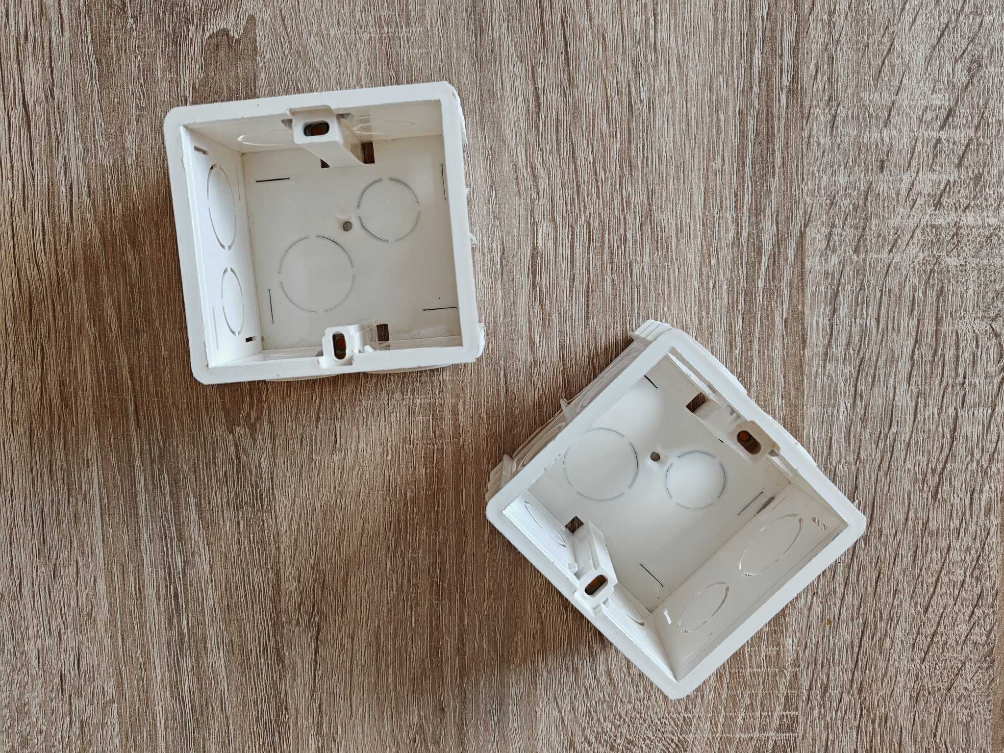 2x Puszka elektryczna podtynkowa dla gniazdek włączników 86x86