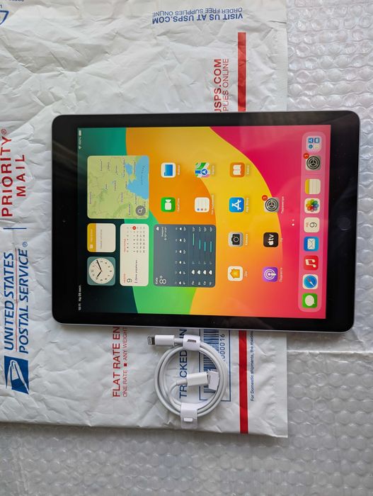 В оригіналі без обмежень Apple iPad 6 th 32 gb wi fi батарея 89%