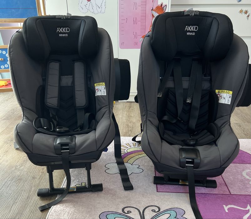 Axkid Minikid 2.0 - fotelik 0-25 kg jazda tyłem dwie sztuki