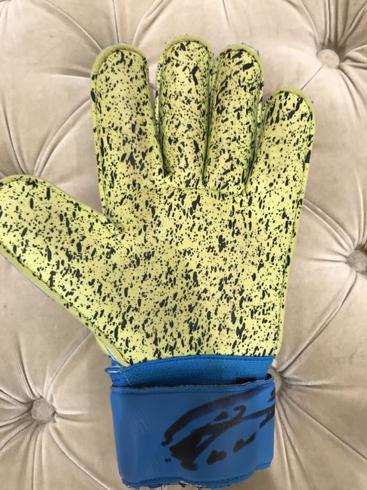 Воратарские перчатки