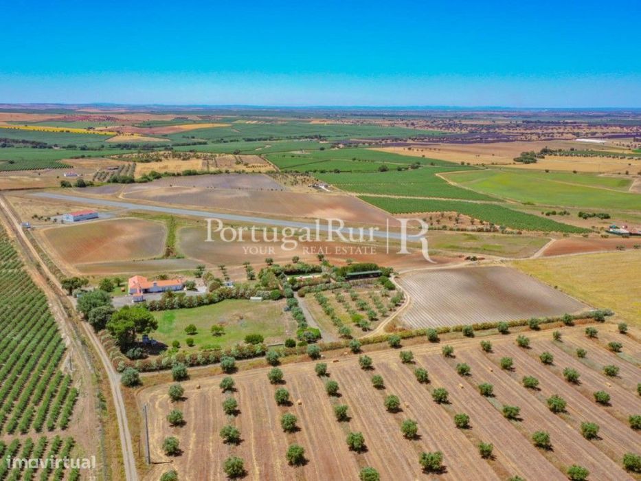 Herdade de 30ha com aeródromo certificado e excelente moradia