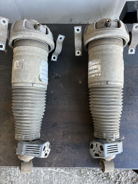 Toureg 7L6616019A амартизатор задний пневмостойка