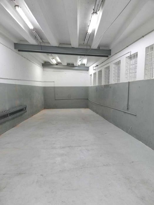 pomieszczenia magazynowo-biurowe