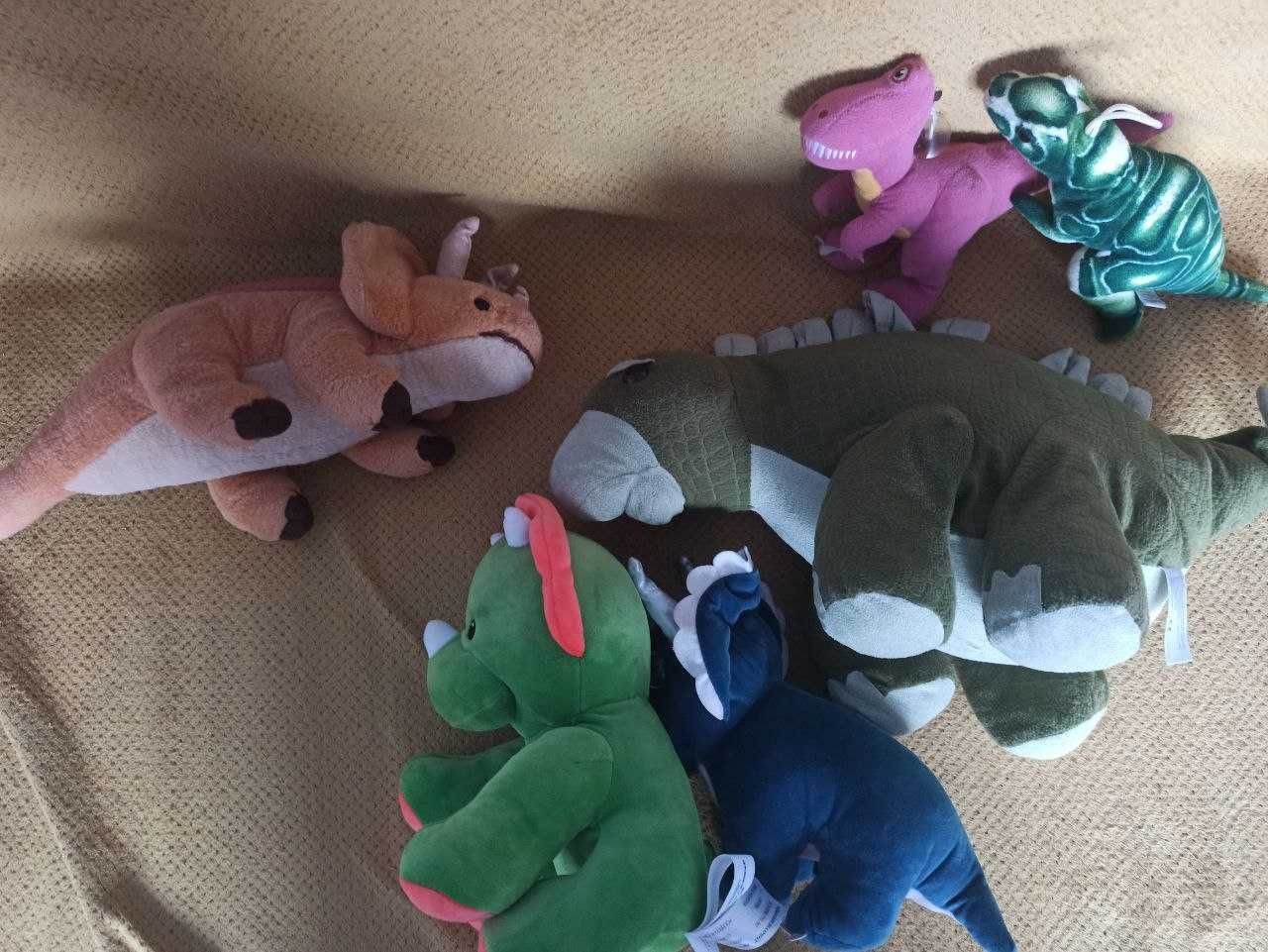 М'які іграшки динозаври.