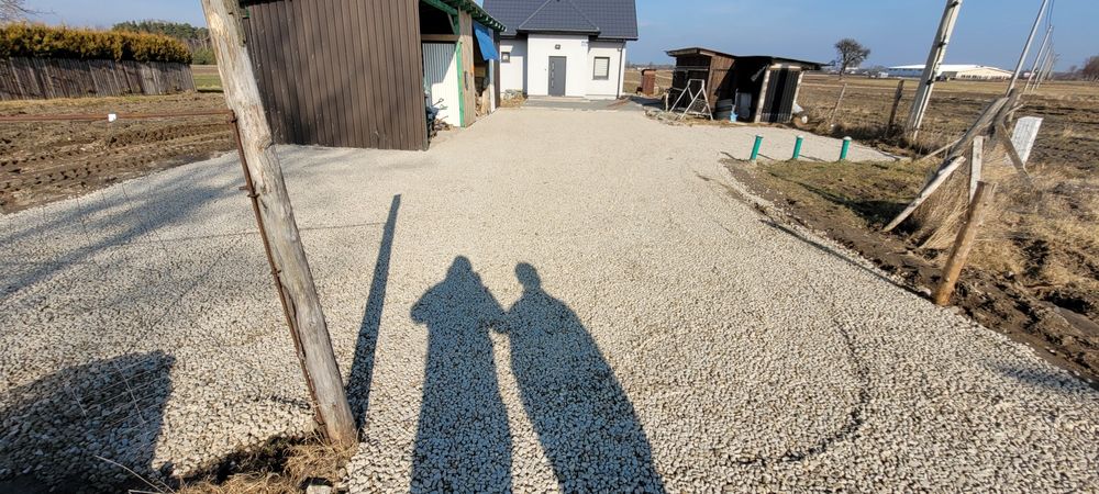 Utwardzanie dróg dojazdowych placów parkingów gruz kruszywo mielone