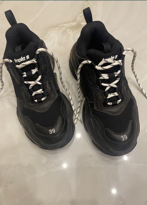 Оригинал Balenciaga Triple S Black
39 размер 
Оригинал 100 %