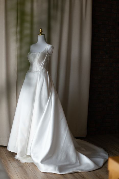 Gładka suknia ślubna Anne-Mariee model Verona