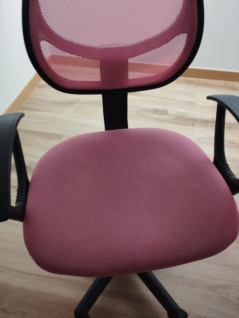 Cadeira de quarto rosa