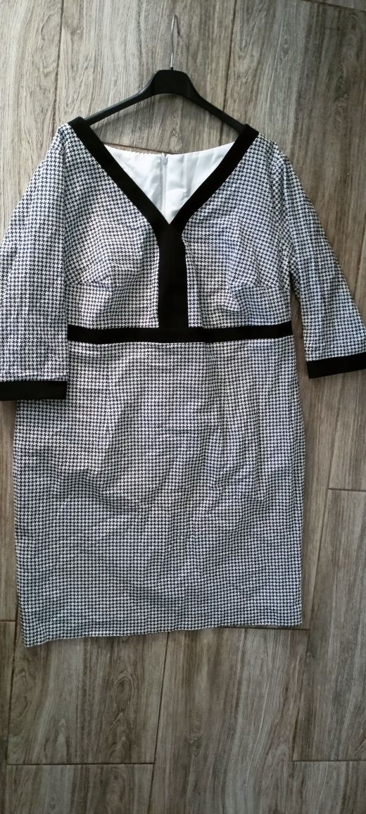 Cudna sukienka w pepitke r46/48