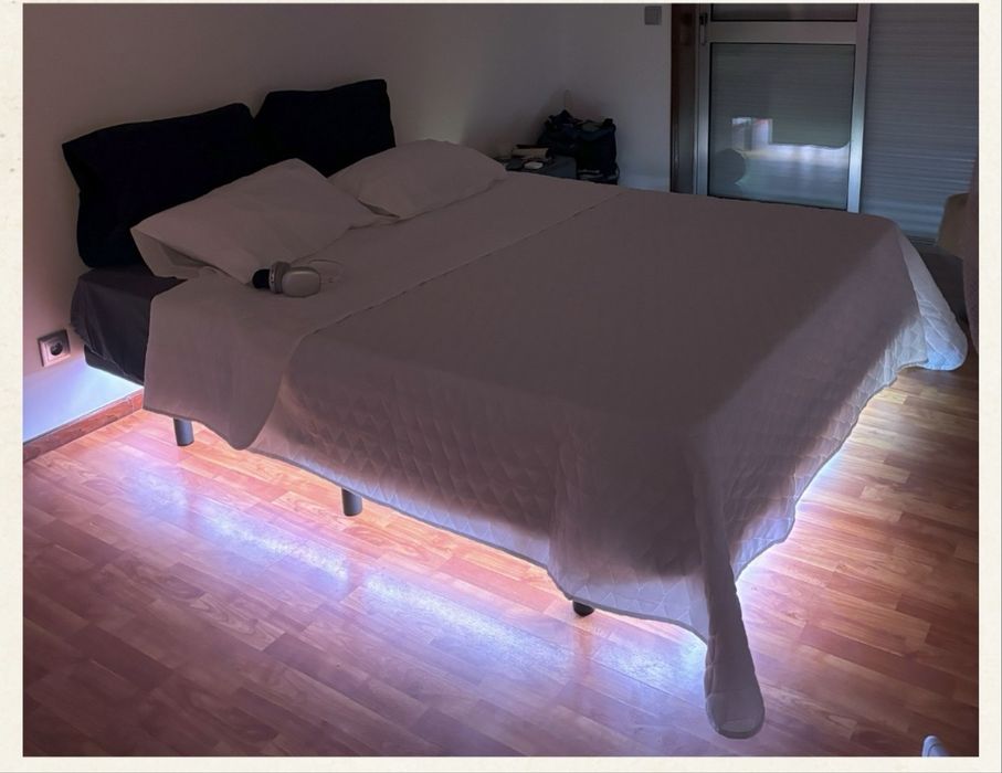 Cama queen em perfeito estado