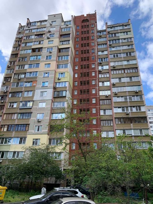 Двухкомнатная Ахматовой срочно продам