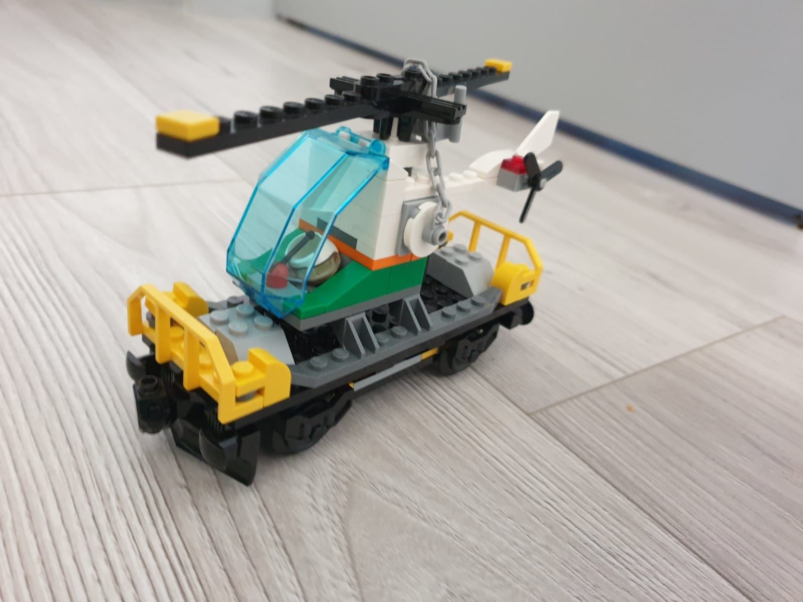 Lego 60098 Helikopter na platformie kolejowej