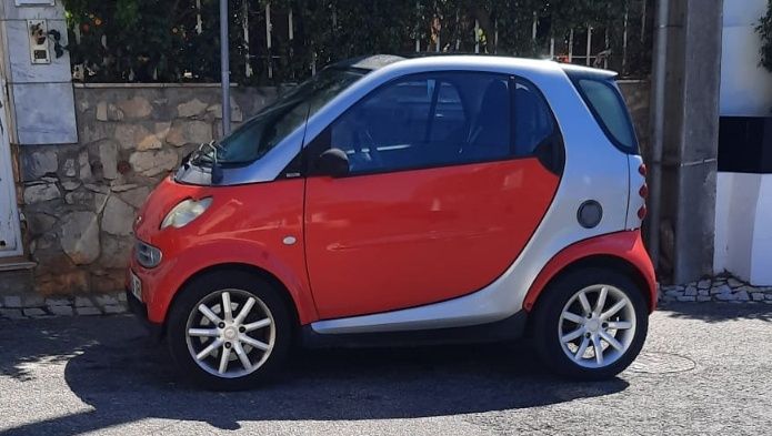 Smart Fortwo 699 Gasolina automatico com patilhas no volante.
