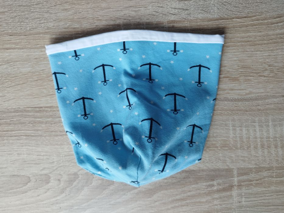 Czapeczka w kotwice i gwiazdki dla niemowlaka