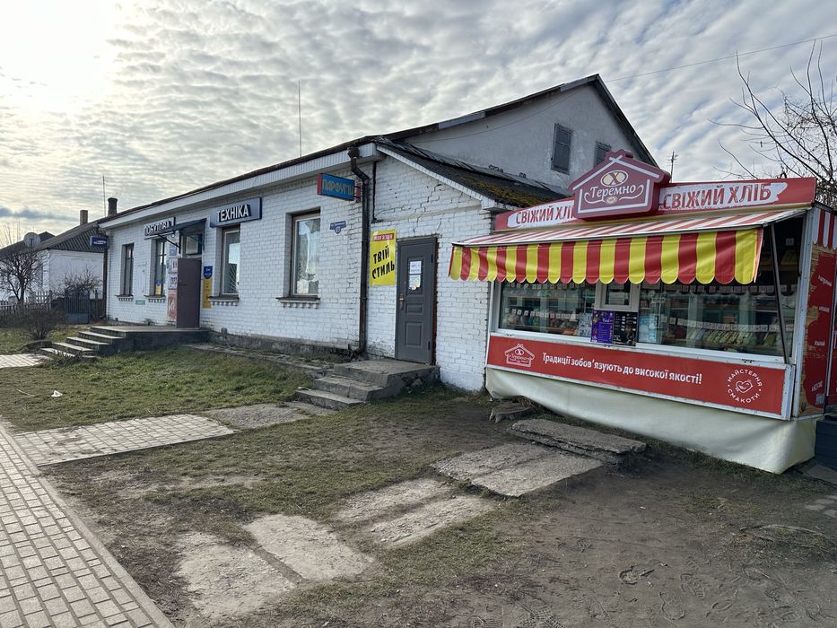 Продається комерційне фасадне приміщення м.Колки